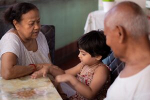 介護を受ける家族に支給される手当とは何ですか？